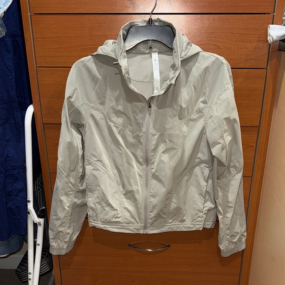 Lululemon Women's Lightweight Hooded Jacket Light Khaki Size 2